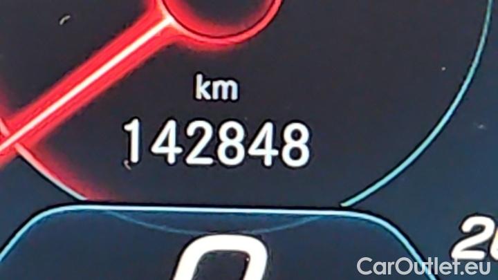 Mercedes  GLB  200 d DCT #9