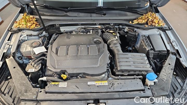 Volkswagen  Passat 2.0 TDI SCR DSG Elegance Variant #11