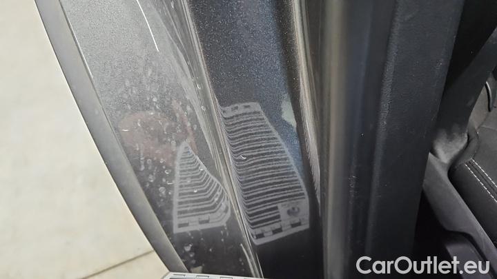 Ford  Kuga 2.5 Duratec PHEV Titanium CVT #32