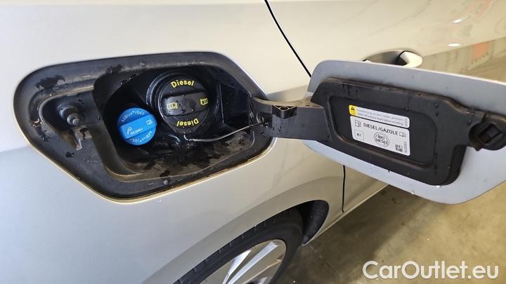 Volkswagen  Golf  2.0 TDI SCR DSG Style Variant #15