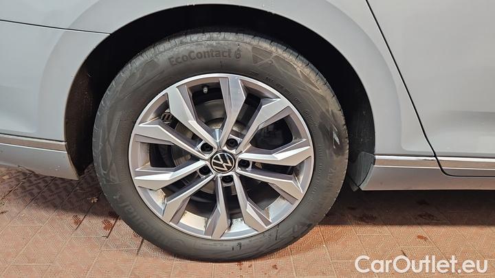 Volkswagen  Passat 2.0 TDI SCR DSG Elegance Variant #10