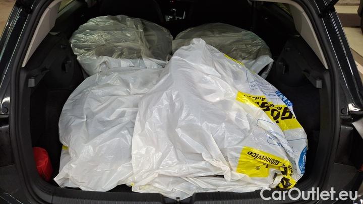 Volkswagen  Golf  2.0 TDI SCR 85kW Life #8