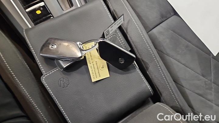 Volkswagen  Golf  2.0 TDI SCR DSG Style Variant #12