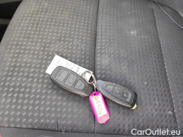 Ford  Kuga 2.5 Benzina FHEV 190CV AWD ST-Line Aut #17