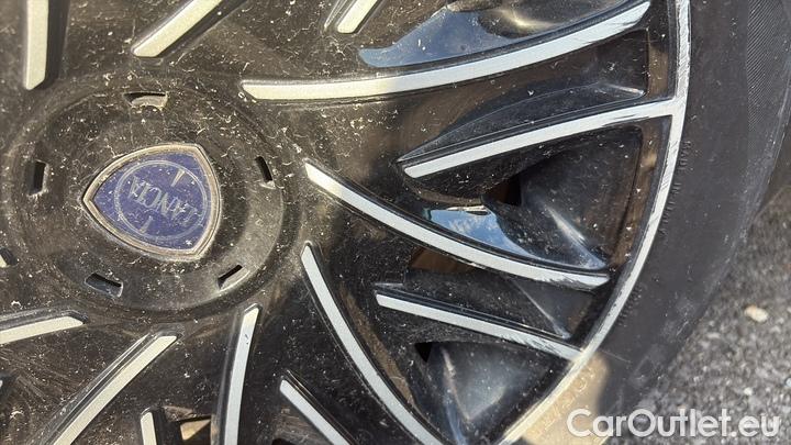 Lancia  Ypsilon 1.0 FireFly 70cv S&S Hybrid GOLD #28