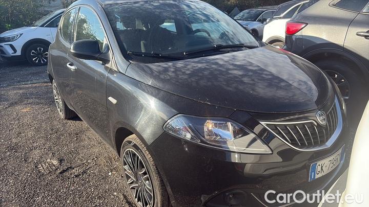 Lancia  Ypsilon 1.0 FireFly 70cv S&S Hybrid GOLD #2