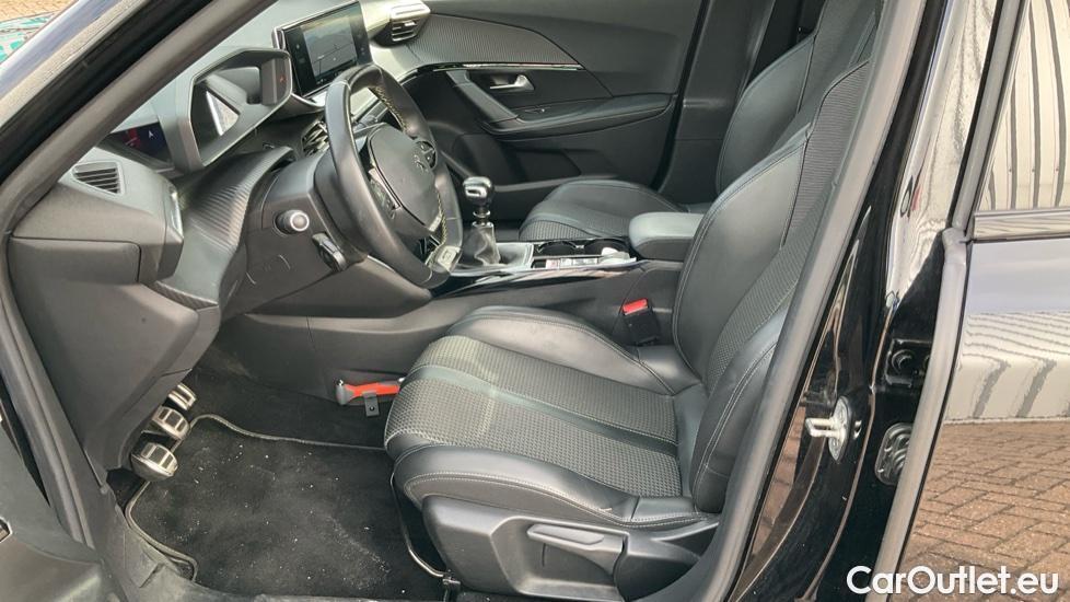 Peugeot  2008 1.2 puretech gt 96kW #10
