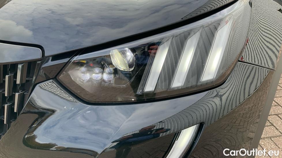 Peugeot  2008 1.2 puretech gt 96kW #18