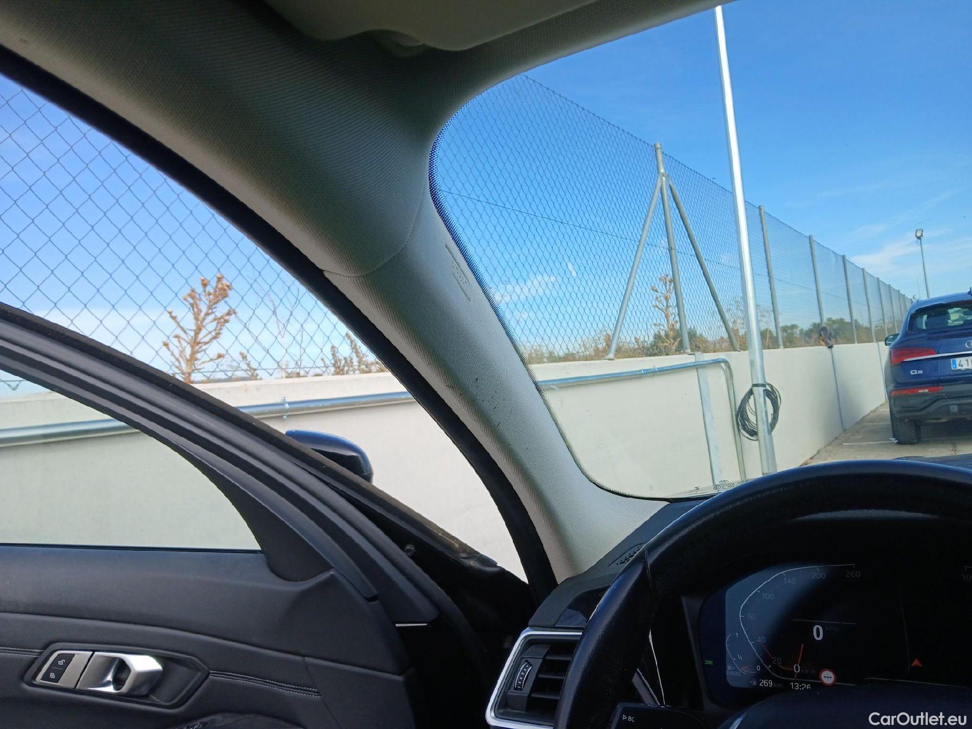  Bmw  Serie 3 BMW  / 2018 / 4P / sedán 318d Auto. #2