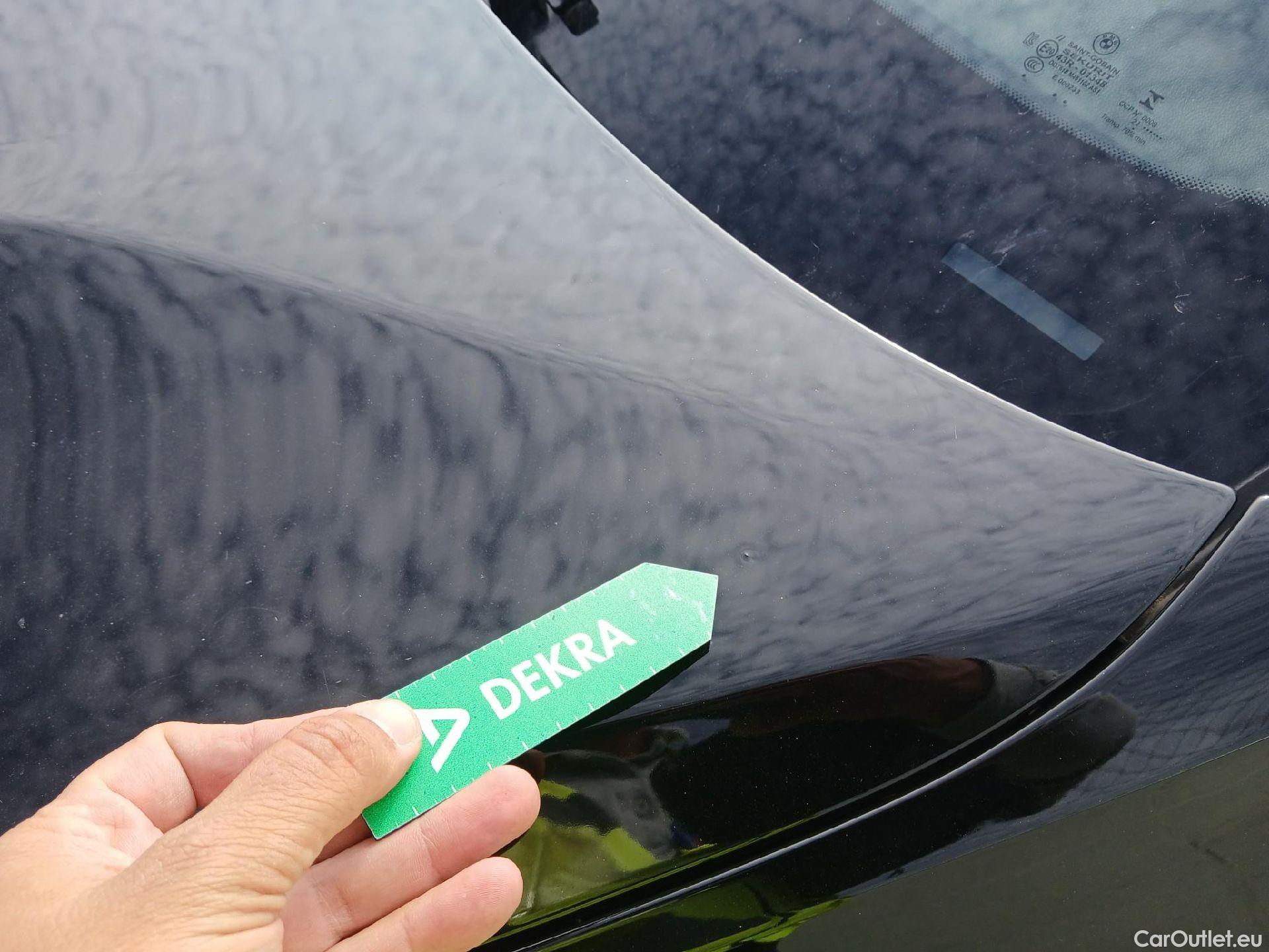  Bmw  Serie 3 BMW  / 2018 / 4P / sedán 318d Auto. #24