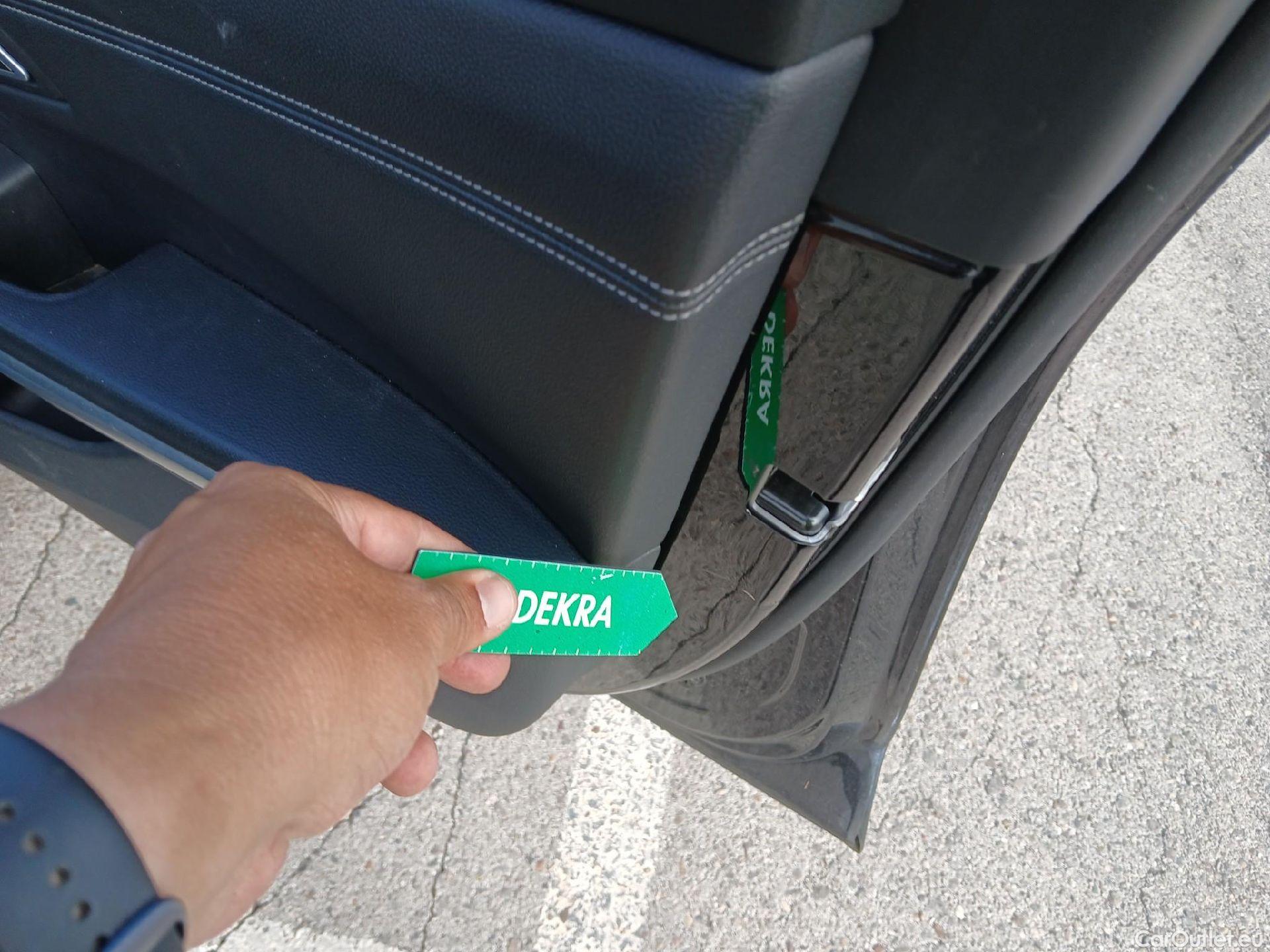  Bmw  Serie 3 BMW  / 2018 / 4P / sedán 318d Auto. #9