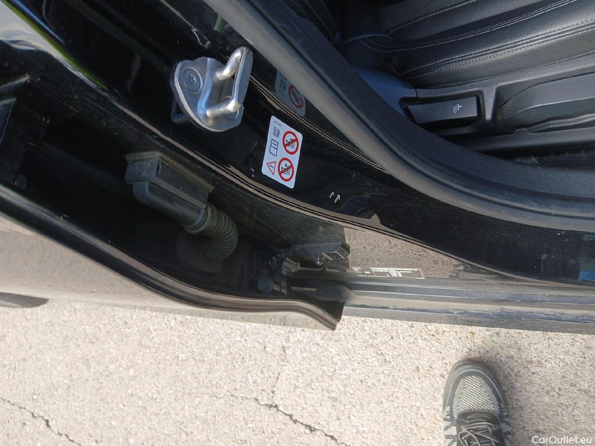  Bmw  Serie 3 BMW  / 2018 / 4P / sedán 318d Auto. #6