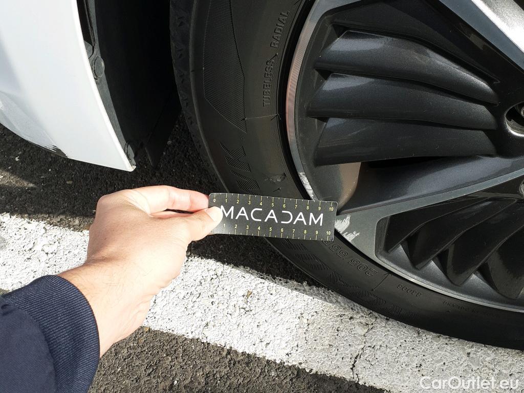  Hyundai   Ioniq HYUNDAI / 2019 / 5P / berlina con portón 1.6 GDI PHEV Klass DCT #14