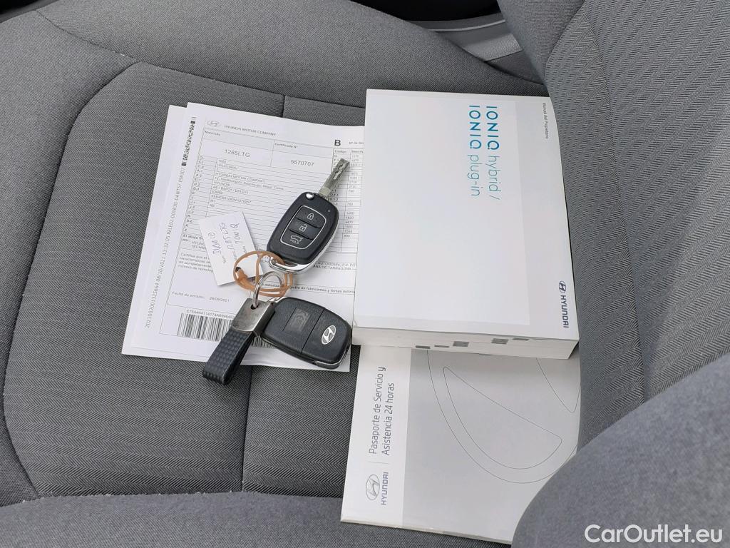  Hyundai   Ioniq HYUNDAI / 2019 / 5P / berlina con portón 1.6 GDI PHEV Klass DCT #16