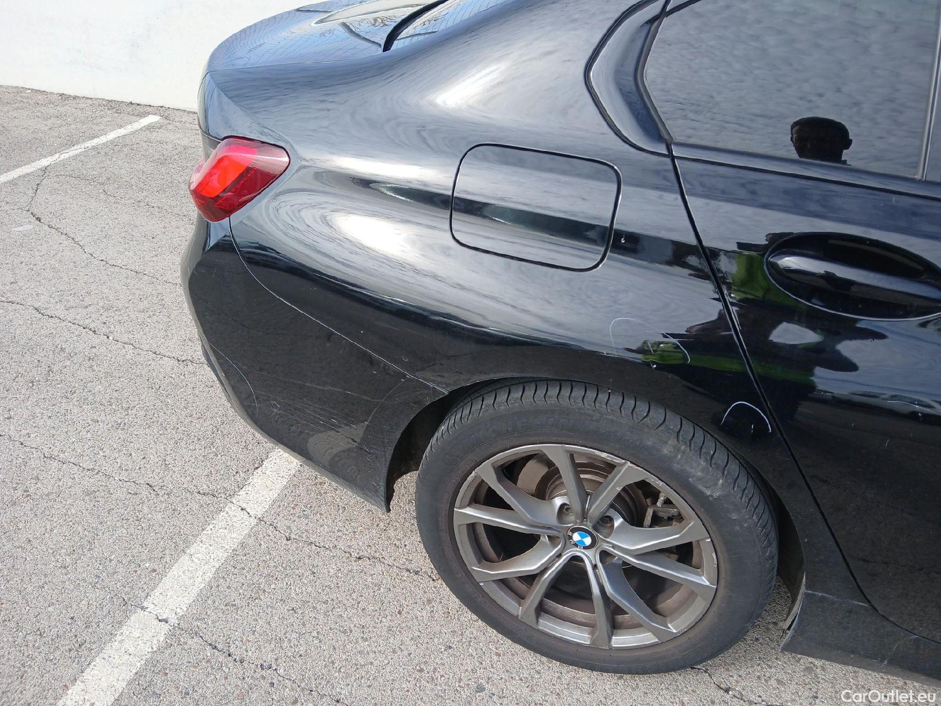  Bmw  Serie 3 BMW  / 2018 / 4P / sedán 318d Auto. #43