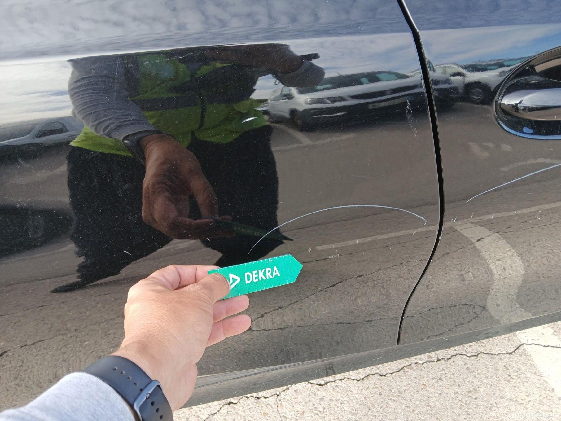  Bmw  Serie 3 BMW  / 2018 / 4P / sedán 318d Auto. #44