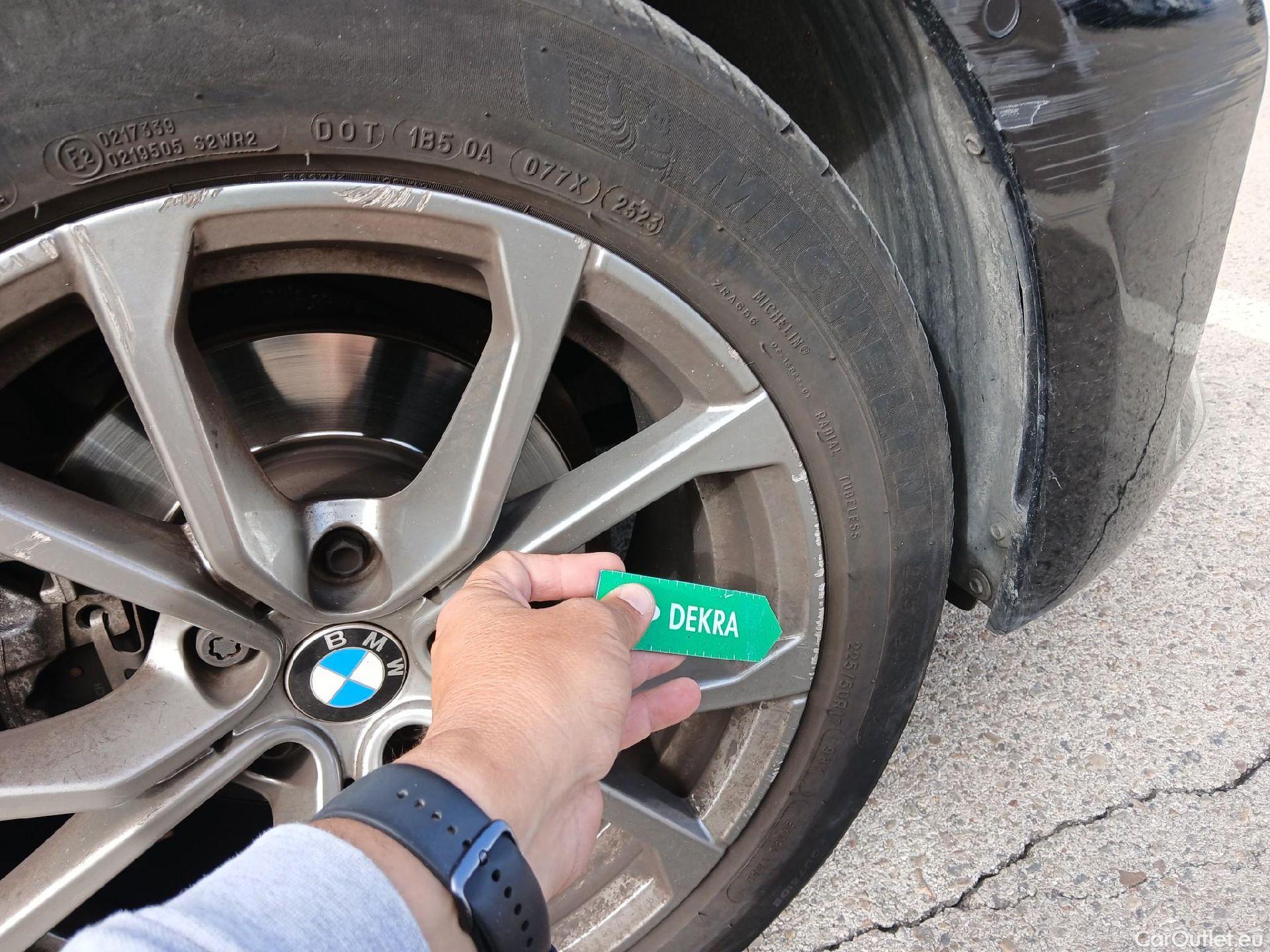  Bmw  Serie 3 BMW  / 2018 / 4P / sedán 318d Auto. #15