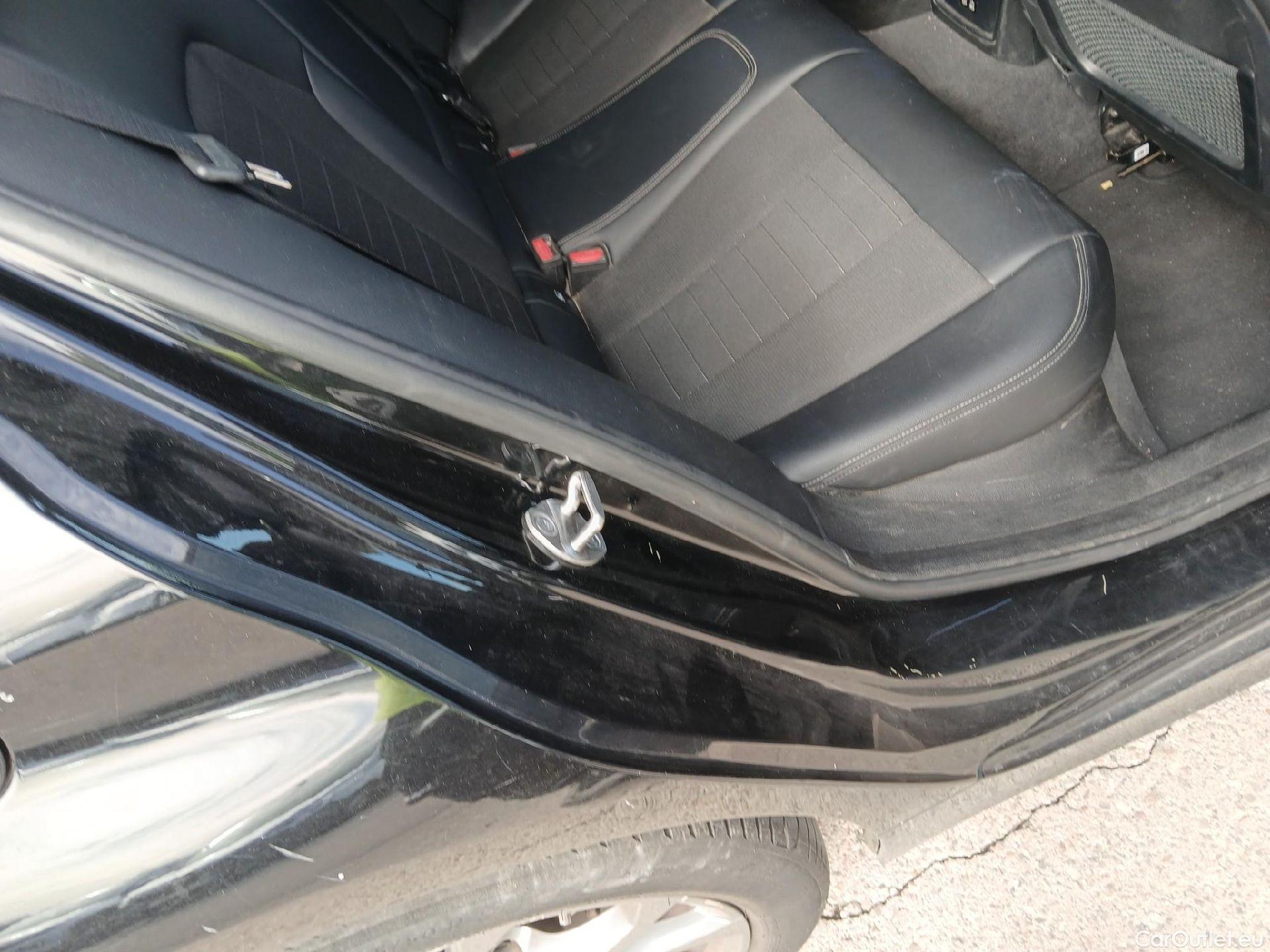  Bmw  Serie 3 BMW  / 2018 / 4P / sedán 318d Auto. #12