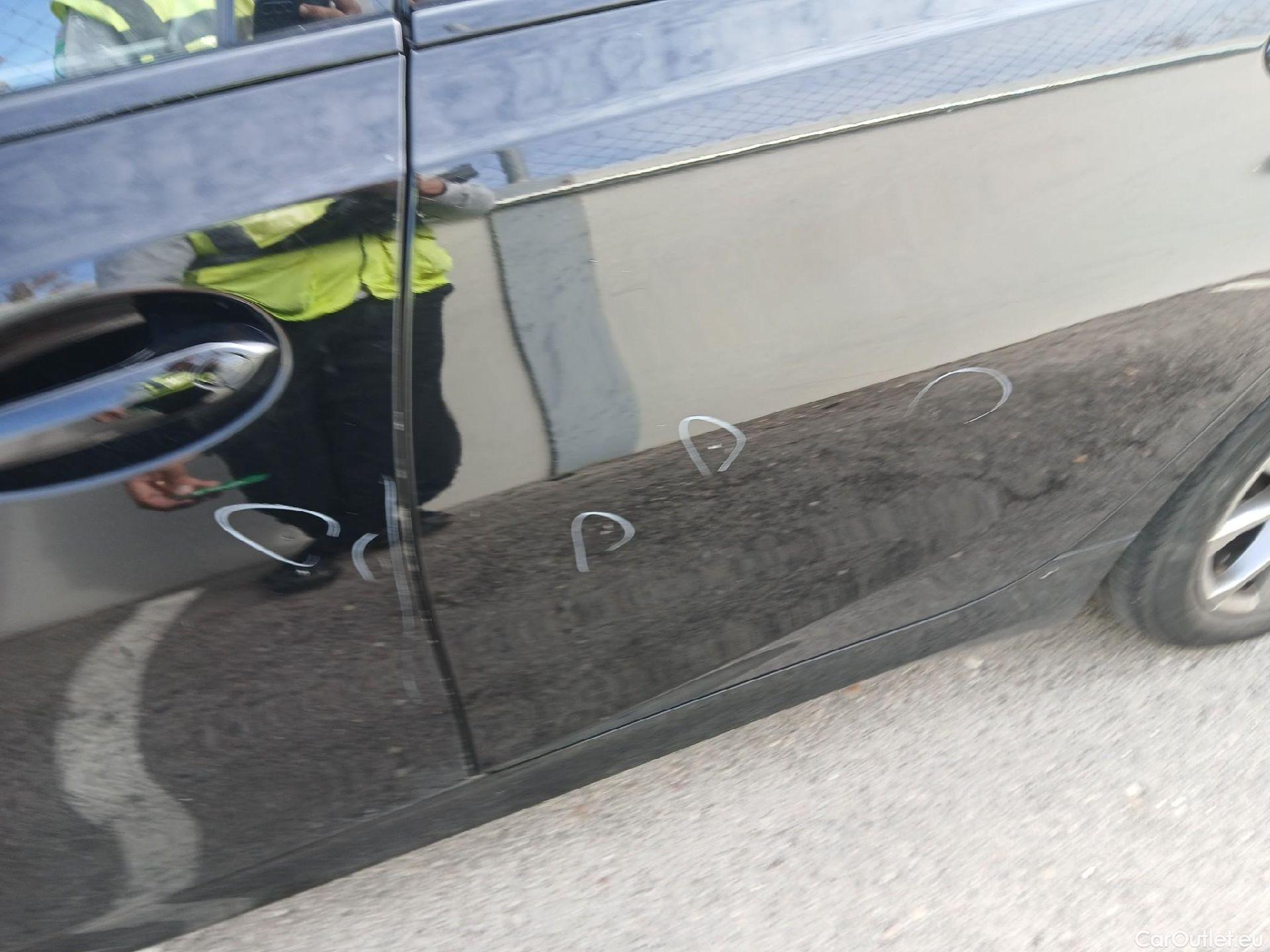  Bmw  Serie 3 BMW  / 2018 / 4P / sedán 318d Auto. #28