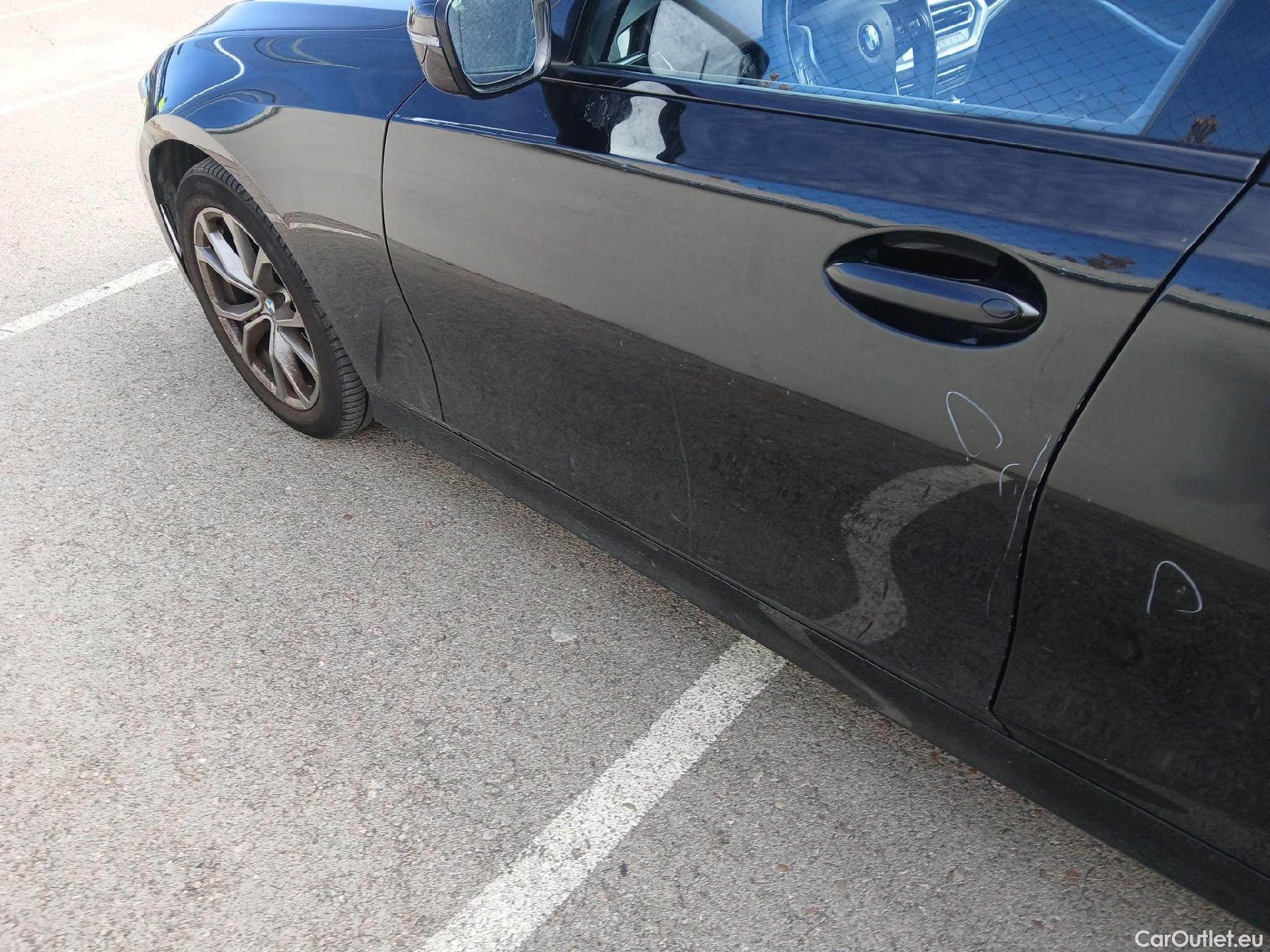  Bmw  Serie 3 BMW  / 2018 / 4P / sedán 318d Auto. #26