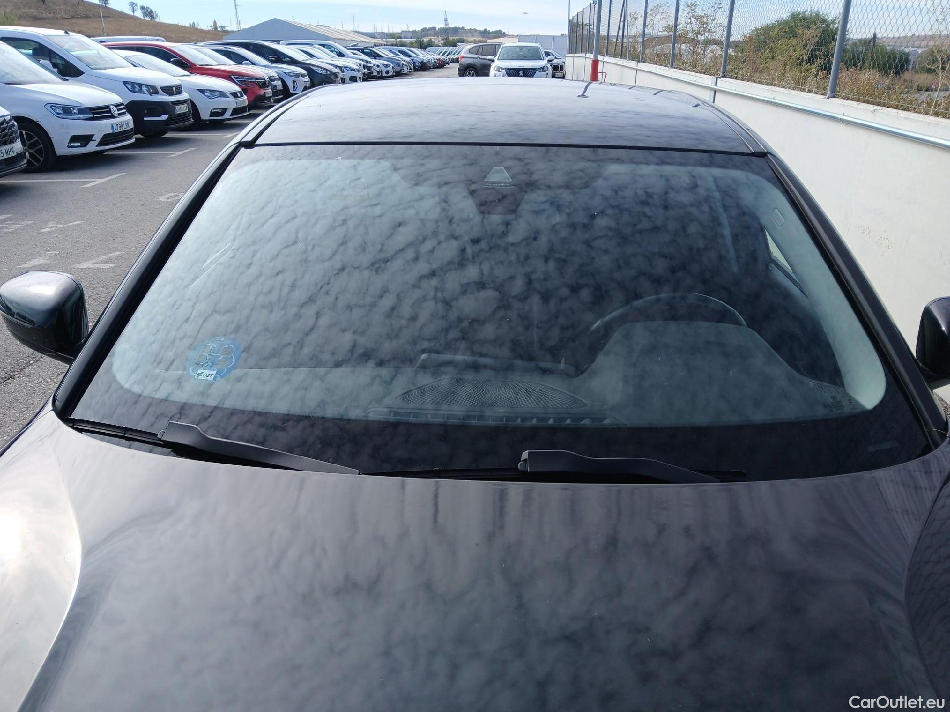  Bmw  Serie 3 BMW  / 2018 / 4P / sedán 318d Auto. #25