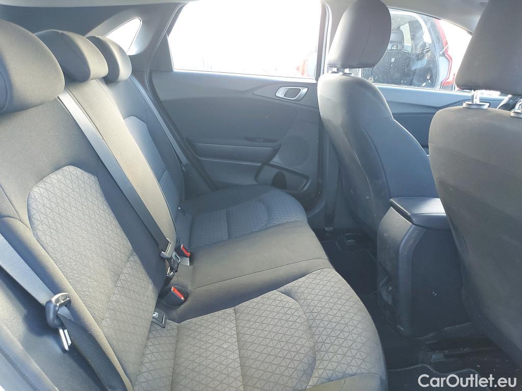 KIA  Cee'd KIA Ceed / 2021 / 5P / berlina con portón 1.0 T-GDi 74kW (100CV) Concept #7