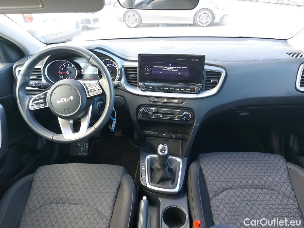KIA  Cee'd KIA Ceed / 2021 / 5P / berlina con portón 1.0 T-GDi 74kW (100CV) Concept #3