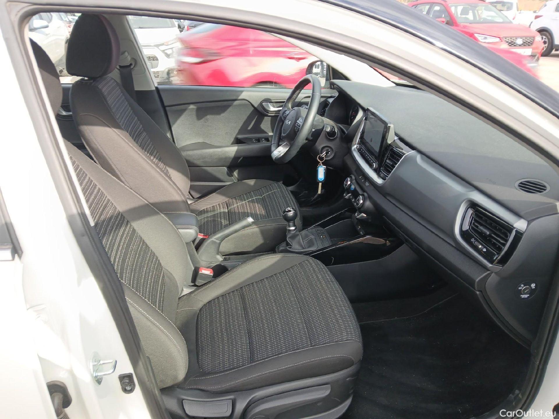 KIA  STONIC KIA  / 2017 / 5P / todoterreno 1.2 DPi 62kW (84CV) Drive #6