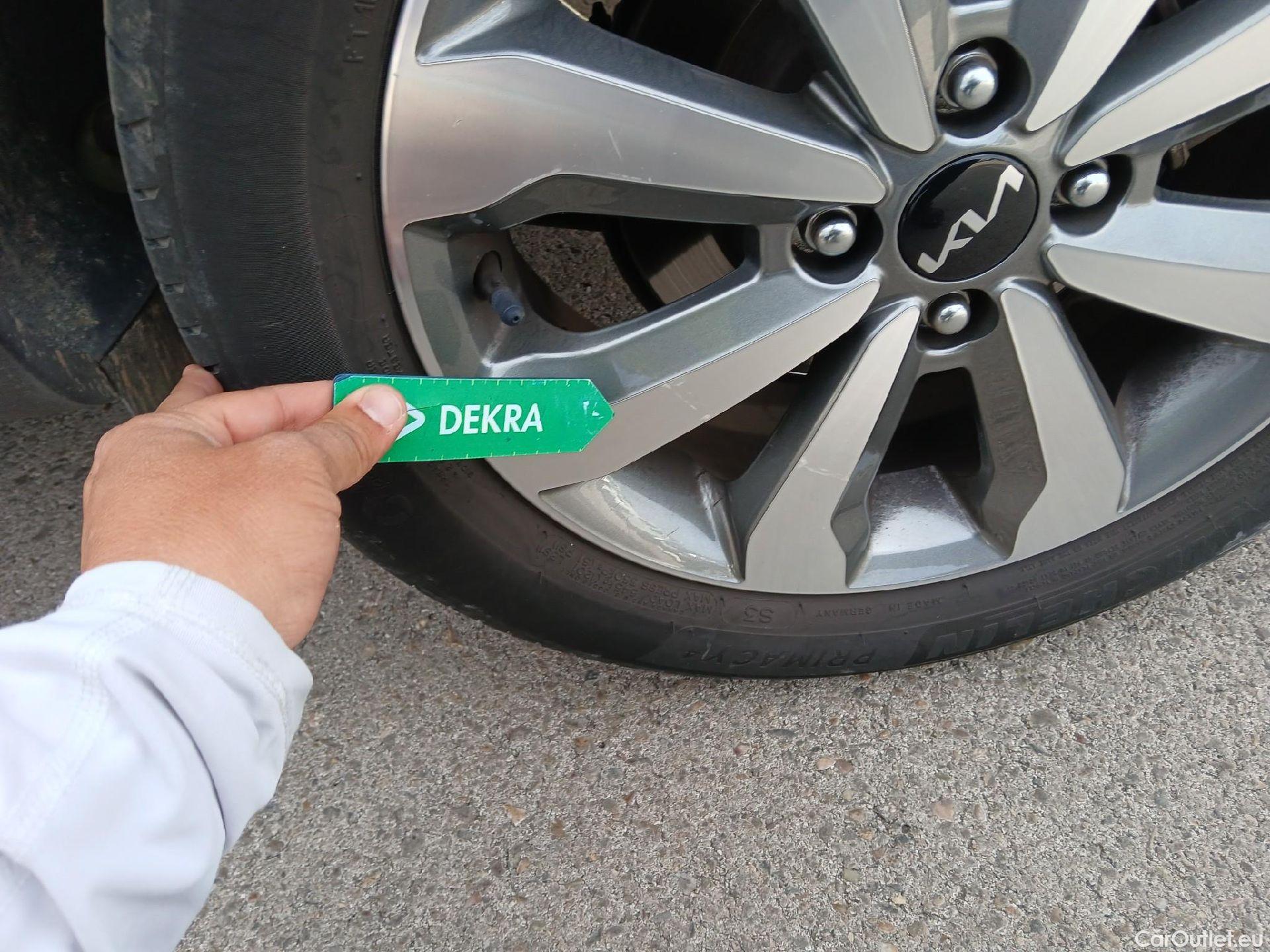 KIA  STONIC KIA  / 2017 / 5P / todoterreno 1.2 DPi 62kW (84CV) Drive #2