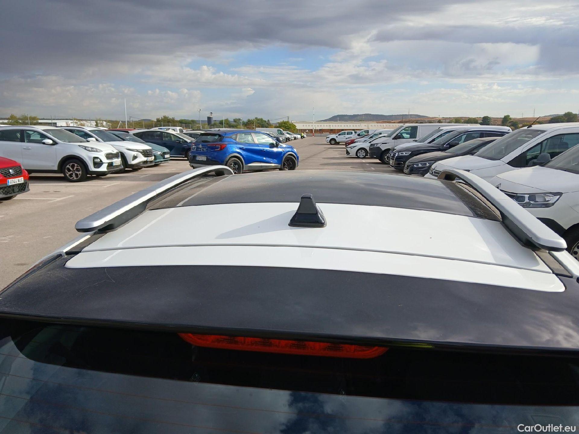 KIA  STONIC KIA  / 2017 / 5P / todoterreno 1.2 DPi 62kW (84CV) Drive #9