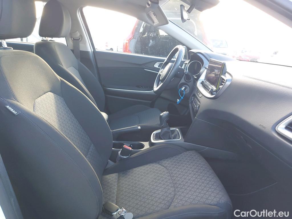 KIA  Cee'd KIA Ceed / 2021 / 5P / berlina con portón 1.0 T-GDi 74kW (100CV) Concept #6