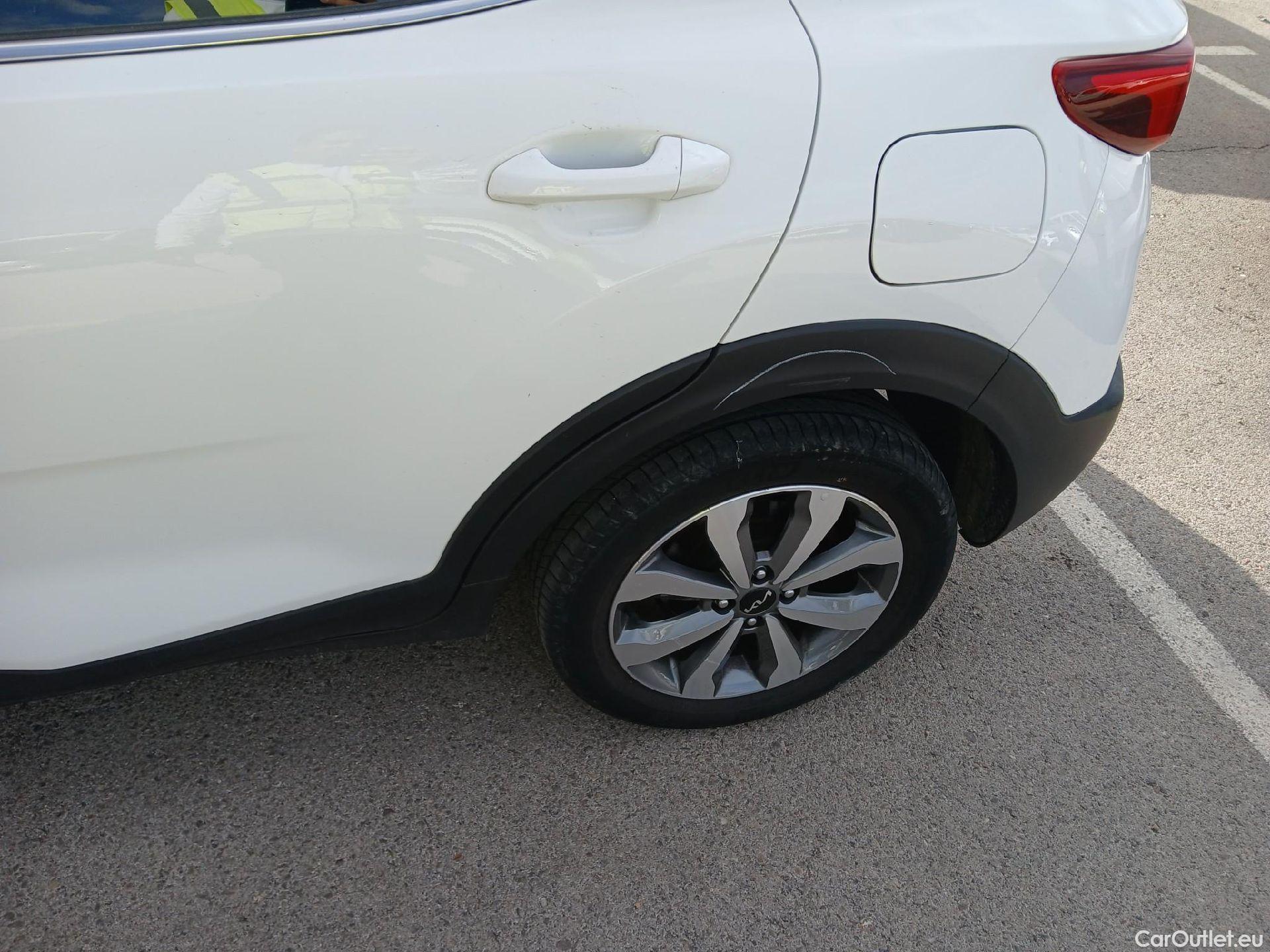 KIA  STONIC KIA  / 2017 / 5P / todoterreno 1.2 DPi 62kW (84CV) Drive #9