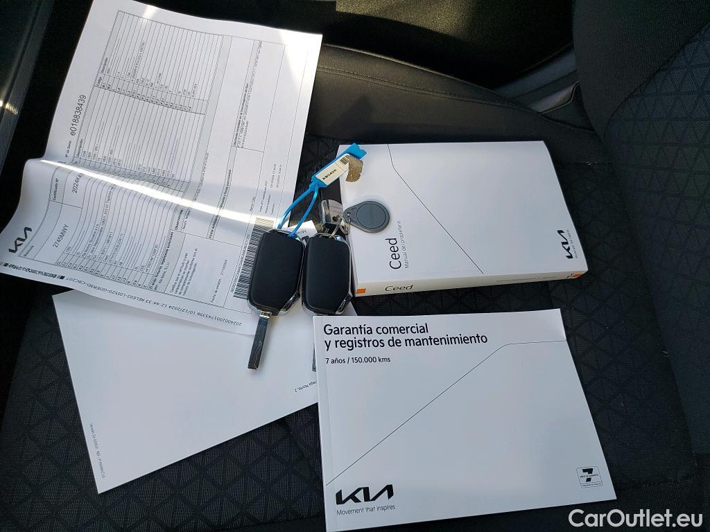 KIA  Cee'd KIA Ceed / 2021 / 5P / berlina con portón 1.0 T-GDi 74kW (100CV) Concept #9