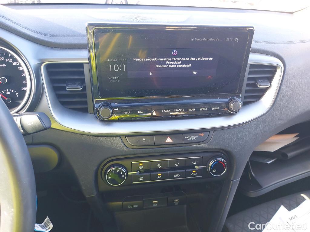 KIA  Cee'd KIA Ceed / 2021 / 5P / berlina con portón 1.0 T-GDi 74kW (100CV) Concept #15