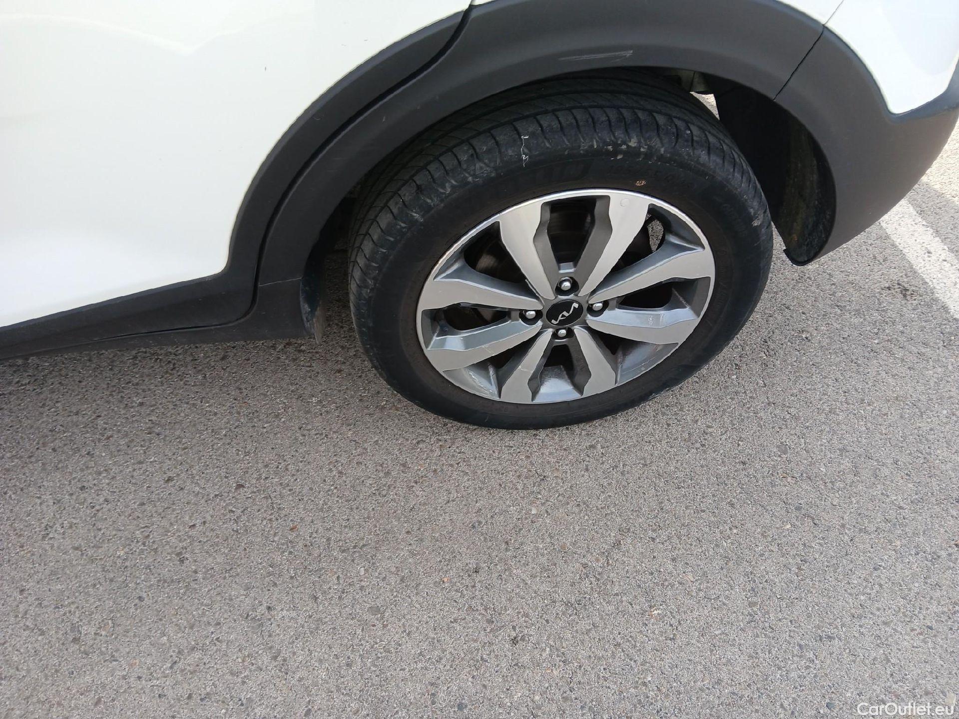 KIA  STONIC KIA  / 2017 / 5P / todoterreno 1.2 DPi 62kW (84CV) Drive #3