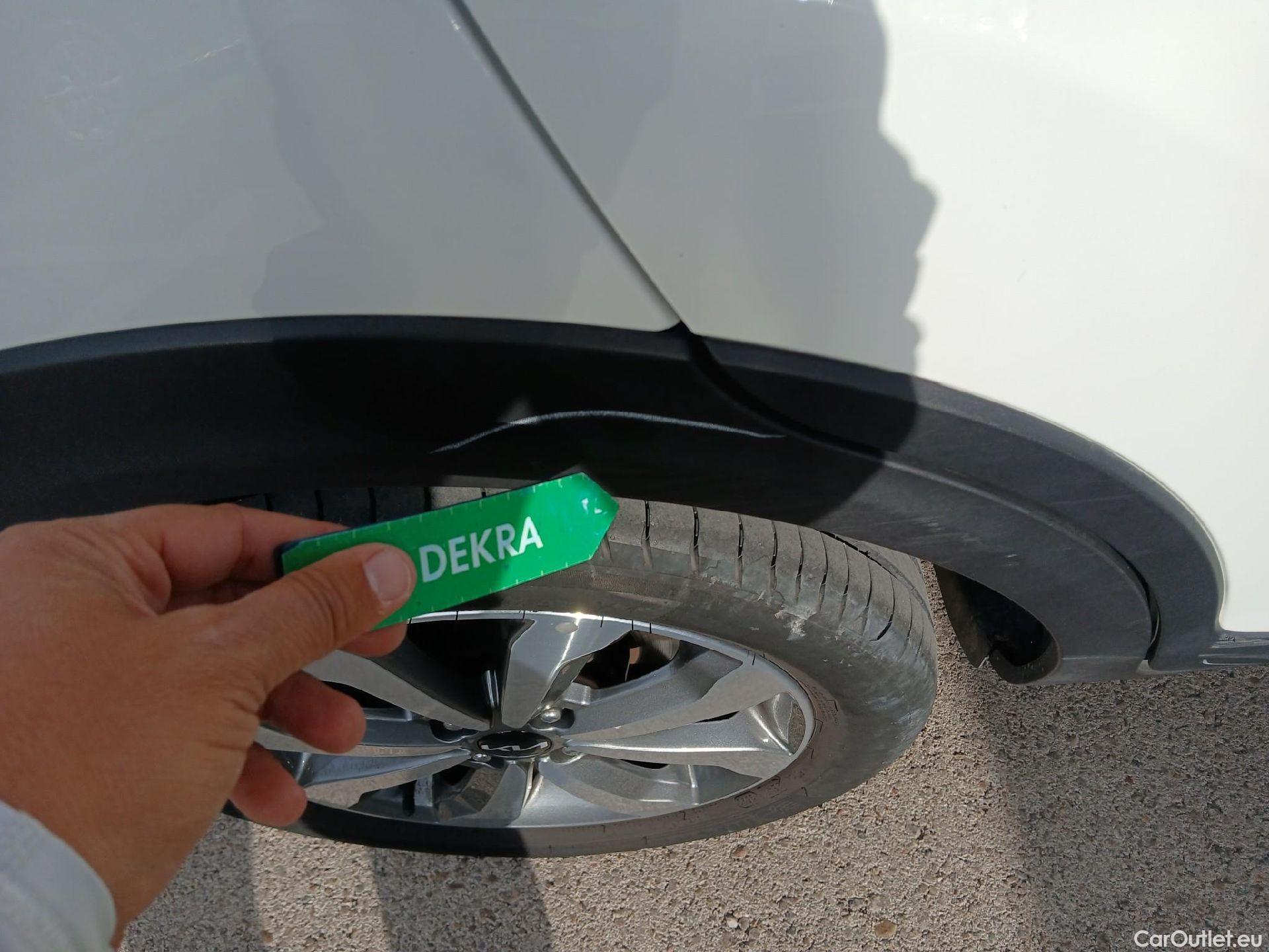 KIA  STONIC KIA  / 2017 / 5P / todoterreno 1.2 DPi 62kW (84CV) Drive #17