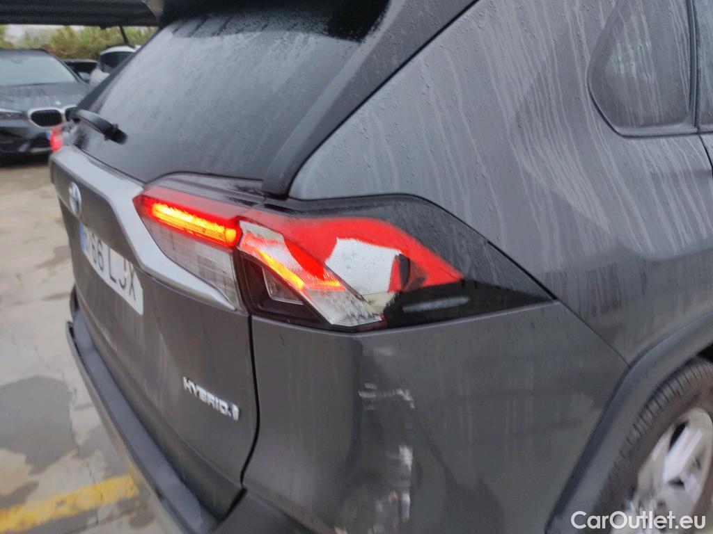  Toyota  RAV4 TOYOTA  / 2018 / 5P / todoterreno 2.5l 220H Advance #3