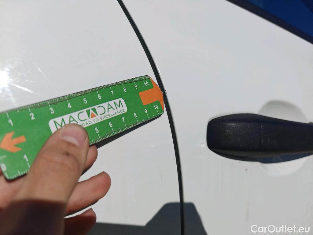  Renault  Clio RENAULT  / 2019 / 5P / berlina con portón Business TCe 74 kW (100CV) GLP #39