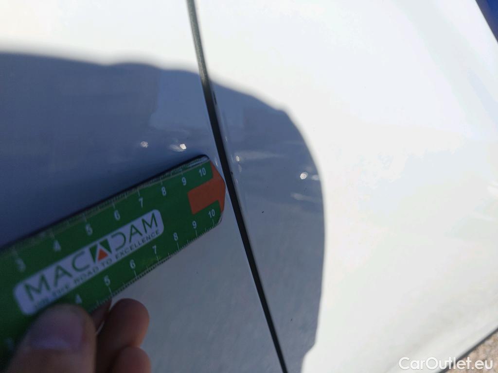  Renault  Clio RENAULT  / 2019 / 5P / berlina con portón Business TCe 74 kW (100CV) GLP #36