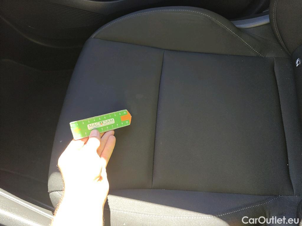  Renault  Clio RENAULT  / 2019 / 5P / berlina con portón Business TCe 74 kW (100CV) GLP #40