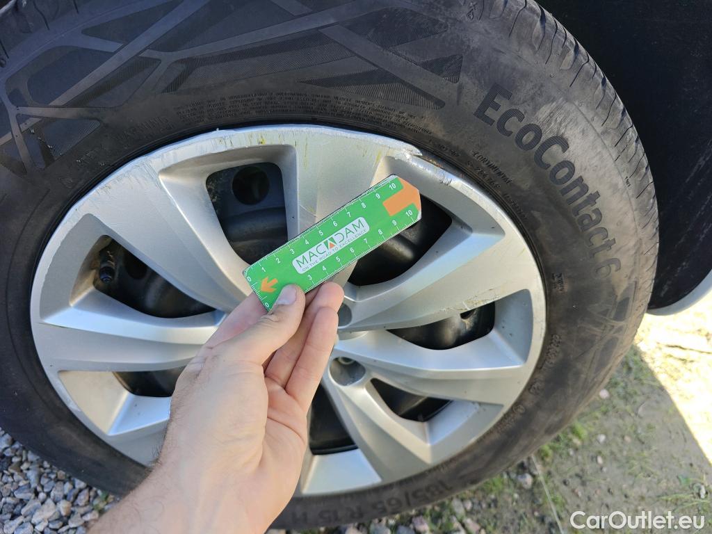  Renault  Clio RENAULT  / 2019 / 5P / berlina con portón Business TCe 74 kW (100CV) GLP #24