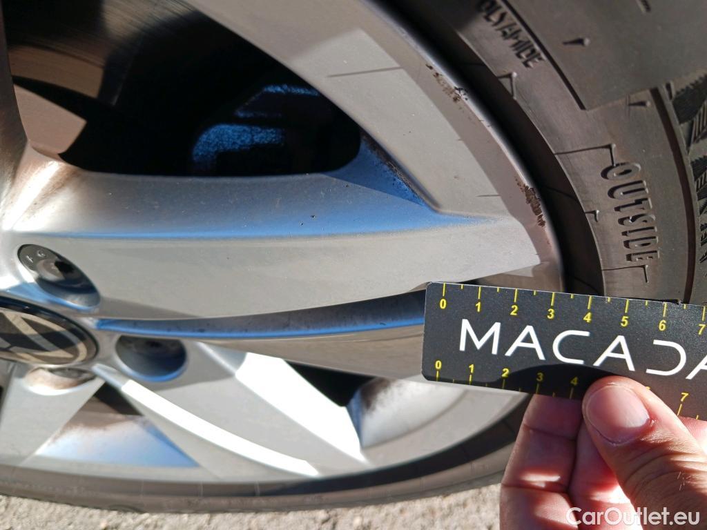  Volkswagen  Golf  VOLKSWAGEN / 2020 / 5P / berlina con portón Life 2.0 TDI 85kW (115CV) #33