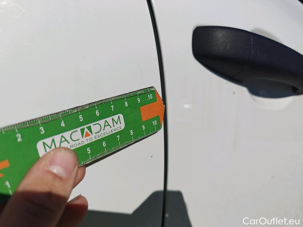  Renault  Clio RENAULT  / 2019 / 5P / berlina con portón Business TCe 74 kW (100CV) GLP #38