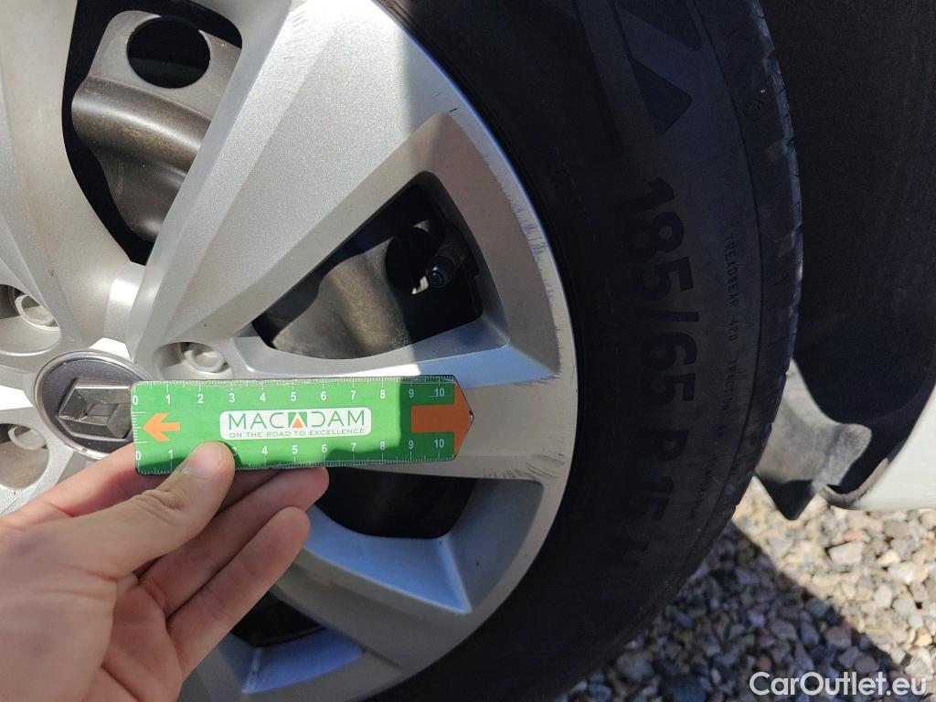  Renault  Clio RENAULT  / 2019 / 5P / berlina con portón Business TCe 74 kW (100CV) GLP #30