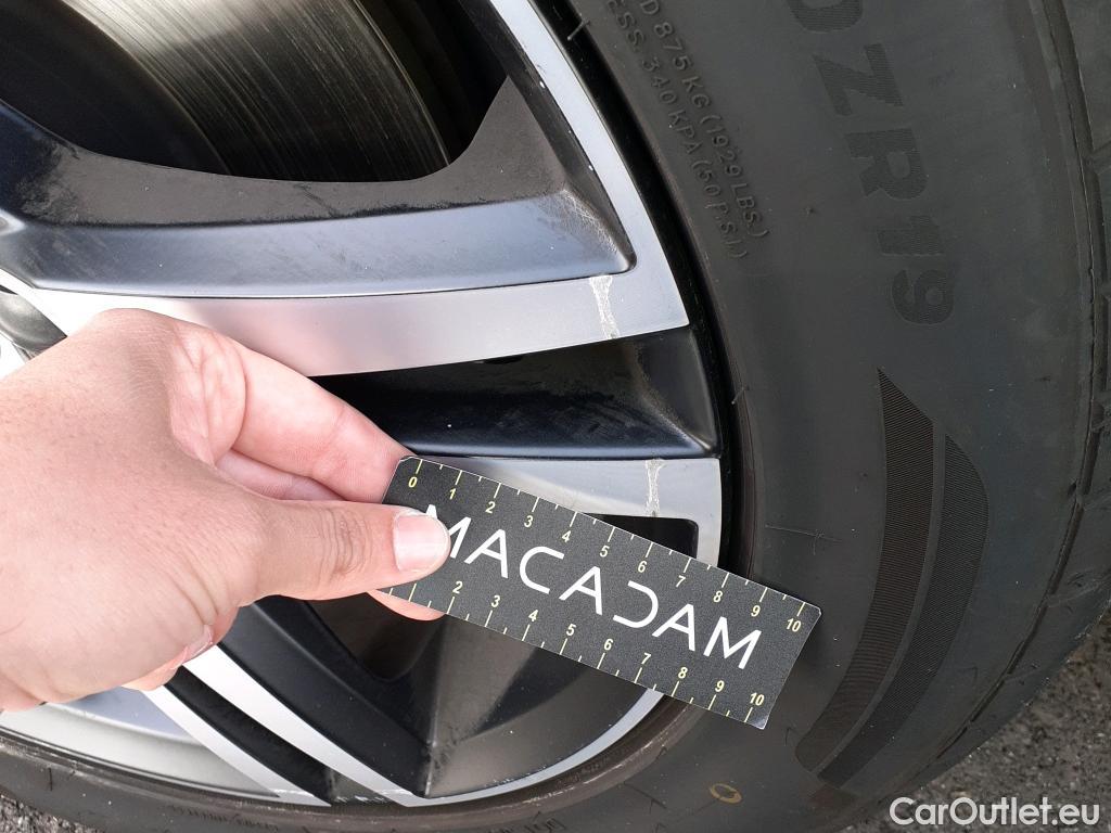  Volvo  XC 40 VOLVO XC40 / 2017 / 5P / todoterreno 1.5 T5 Twin Recharge R-Design Exp Auto #2