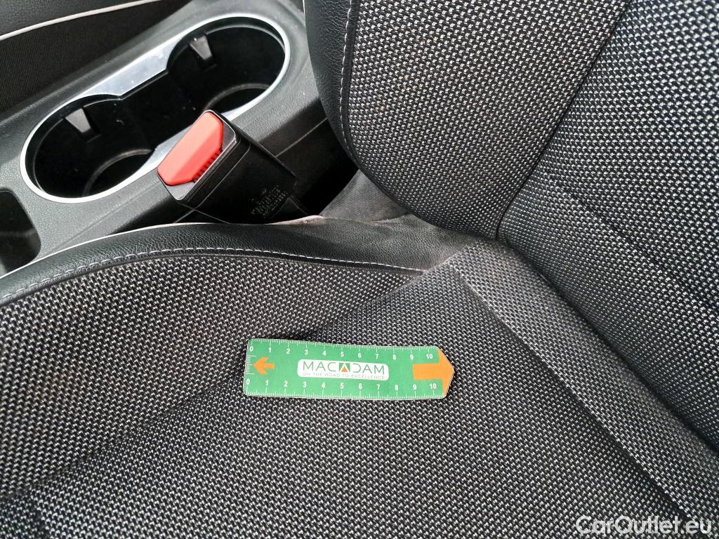 Renault  Captur  II Intens 1.3 TCe 140CV BVA7 E6d #4