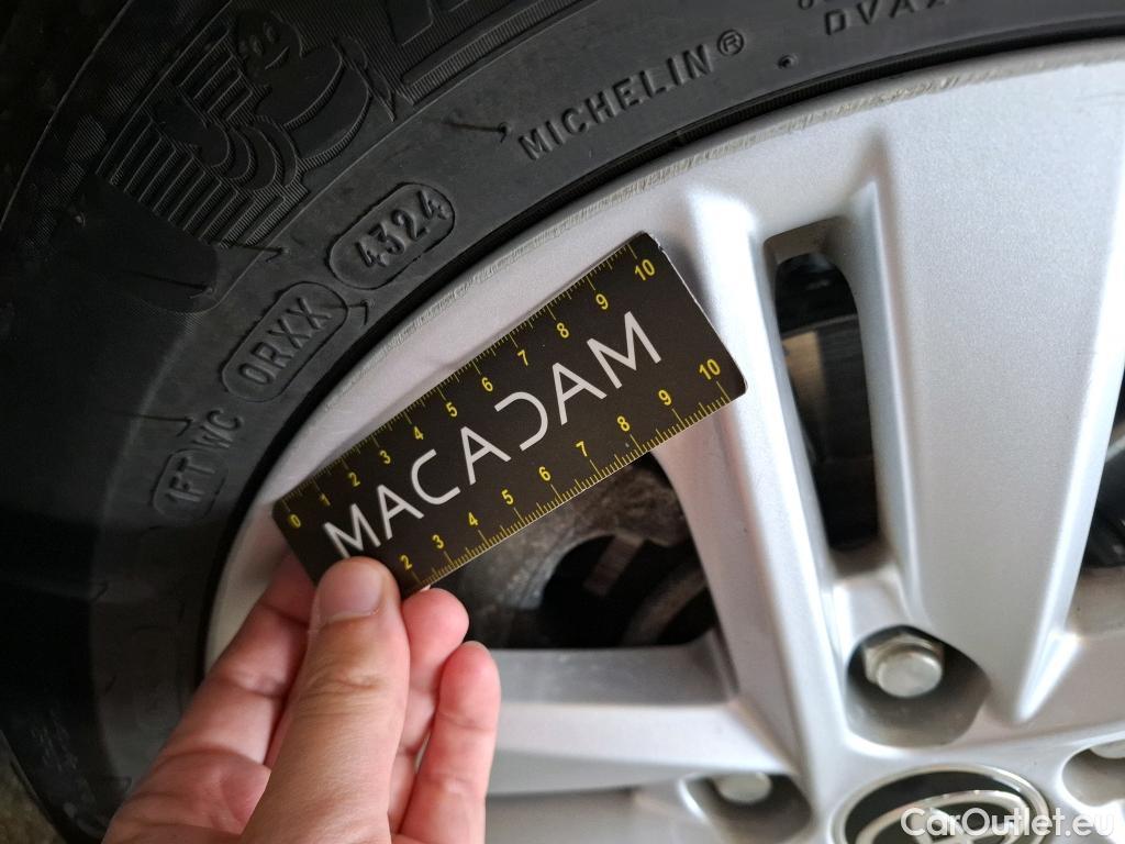 Toyota  Corolla TOYOTA  Touring Sports / 2018 / 5P / Break Hybride 122h Dynamic Business Stage Acad #6