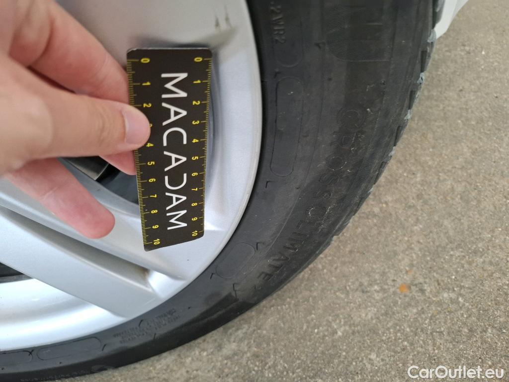 Toyota  Corolla TOYOTA  Touring Sports / 2018 / 5P / Break Hybride 122h Dynamic Business Stage Acad #10