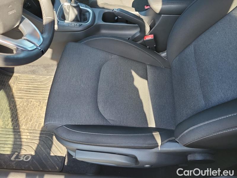  Hyundai  i30   cw (PD)(2017->)  kom.1.5T-GDI Family Smart #5