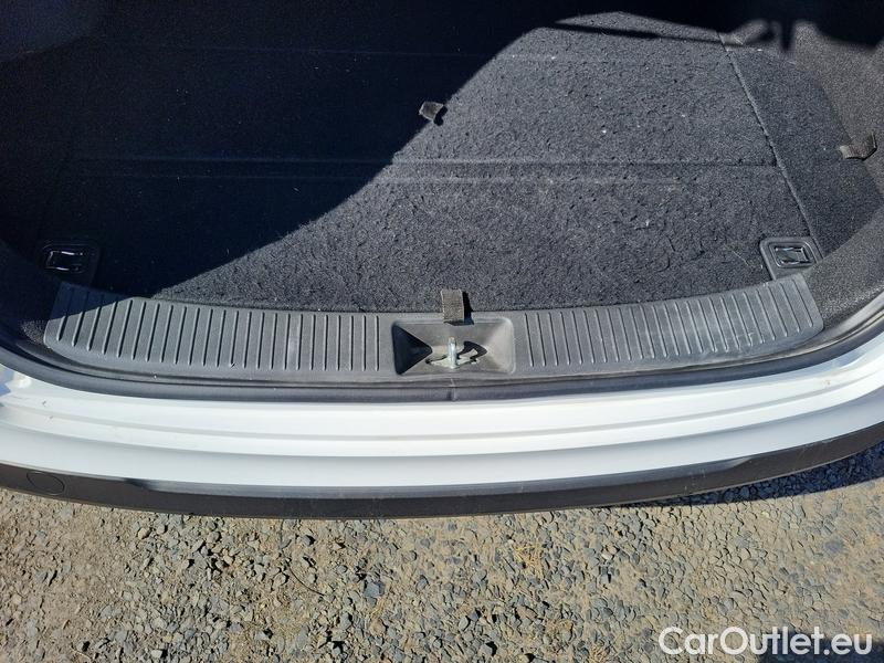  Hyundai  i30   cw (PD)(2017->)  kom.1.5T-GDI Family Smart #9